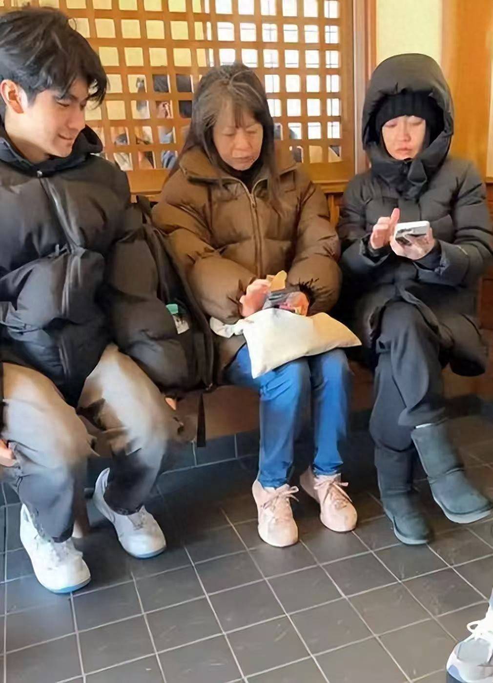 温泉开心化妆大姐徐熙娴也在网友曝细节冰球突破正规网站大S尸骨未寒小S日本(图16)