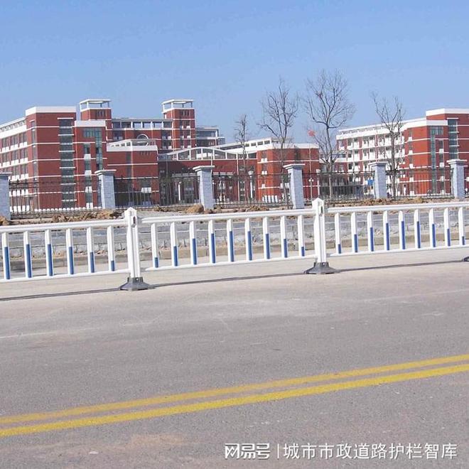护栏：城市交通的双面镜冰球突破游戏市政道路(图3)