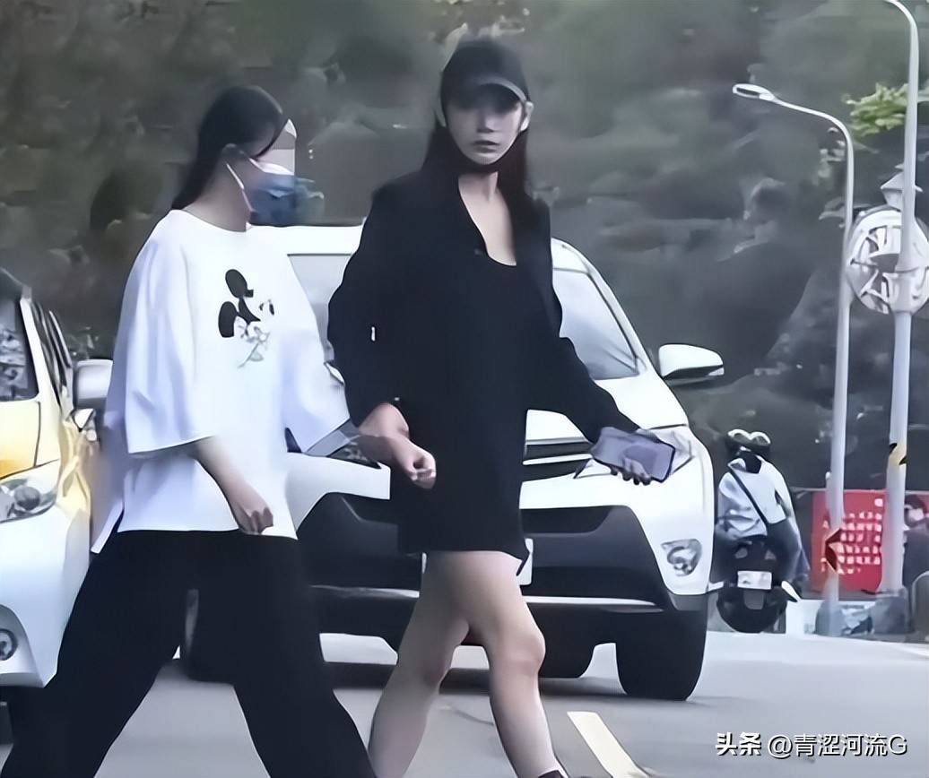 ly的近照才明白自然脸和网红脸的差距冰球突破看了11岁小玥儿和17岁Li(图10)