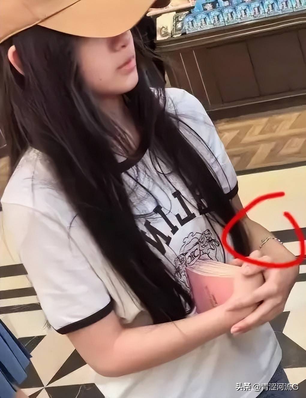 ly的近照才明白自然脸和网红脸的差距冰球突破看了11岁小玥儿和17岁Li(图9)