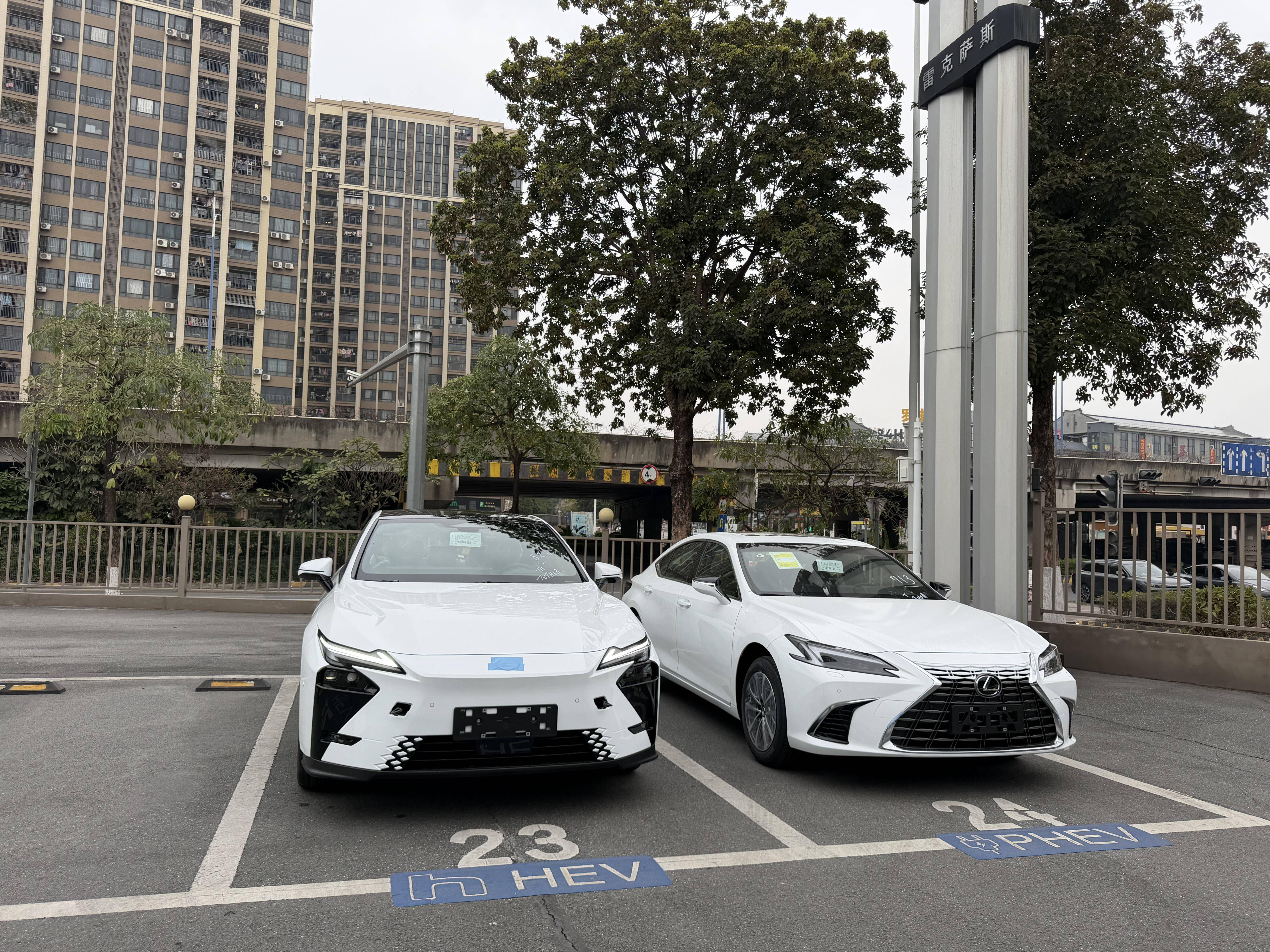 奔驰E级+行政座椅配343马力+后轮转向冰球突破正规网站全新雷克萨斯ES到店大过(图2) 奔驰E级+行政座椅配343马力+后轮转向冰球突破正规网站全新雷克萨斯ES到店大过(图2)